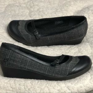 Skechers Black/Grey Plaid Wedges 8 (38)